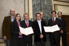 (C) fotodienst/Gudrun Krieger - Wien 26.03.2009 - Verleihung Staatspreis Wirtschaftsfilm 2009- Urkundenüberreichung: Stefan Pfundner (Seven Film- und Postproduction), Mag (FH) Nicole Fritzl (Soravia Group), Mag. Herbert Preglau (BMWFJ), Max Wilhelm (Seven Film u. Postproduktion), Mag. Christoph Neumayer (Pressesprecher Industriellenvereinigung), Alex Reindl (Seven Film u. Postproduktion)