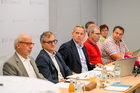 ADX Energy ludt zu einem Pressegespräch der Interessengruppe ProGasMolln mit dem Management von ADX Energy sowie Fachleuten für Energie- und Naturschutzfragen, Vertreter/innen der Gemeinde Molln und der regionalen Wirtschaft. Im Bild: Georg Brasseur (Univ. Prof. TU Graz), Alan Reingruber (Geschäftsführer ADX Vie GmbH), Paul Fink (CEO ADX Energy), Andreas Knoll (Regioplan Ingenieure Salzburg GmbH) und Martin Schober (Gemeindevorstand Molln)