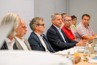 ADX Energy ludt zu einem Pressegespräch der Interessengruppe ProGasMolln mit dem Management von ADX Energy sowie Fachleuten für Energie- und Naturschutzfragen, Vertreter/innen der Gemeinde Molln und der regionalen Wirtschaft. Im Bild: Georg Brasseur (Univ. Prof. TU Graz), Alan Reingruber (Geschäftsführer ADX Vie GmbH), Paul Fink (CEO ADX Energy), Andreas Knoll (Regioplan Ingenieure Salzburg GmbH) und Martin Schober (Gemeindevorstand Molln)