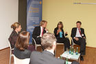 (C) fotodienst/Gudrun Krieger - Wien 29.05.2008 - Round Table Gespräch Foto: rechts unten u Uhrzeiger: Dietmar Albrecht (Volkswagen AG, Personalentwicklungsstrategie), Elisabeth Pullez (Sport Eybl& Sports Experts, Wels), Ilse Rein (Leiterin Inhouse Trainings, Österreichisches Controller-Institut), Nikolaus Koller (Moderator, Redakteur KarriereLounge, Die Presse), Lena Rumjanceva (Henkel CEE, Leiterin der Konzernpersonalentwicklung), Richard Fortmüller (Institut Wirtschaftspädagogik, Wirtschaftsuniversität-Wien)