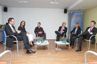 (C) fotodienst/Gudrun Krieger - Wien 29.05.2008 - Round Table Gespräch Foto: li na re Dietmar Albrecht (Volkswagen AG, Personalentwicklungsstrategie), Elisabeth Pullez (Sport Eybl& Sports Experts, Wels), Ilse Rein (Leiterin Inhouse Trainings, Österreichisches Controller-Institut), Nikolaus Koller (Moderator, Redakteur KarriereLounge, Die Presse), Lena Rumjanceva (Henkel CEE, Leiterin der Konzernpersonalentwicklung), Richard Fortmüller (Institut Wirtschaftspädagogik, Wirtschaftsuniversität-Wien)