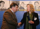 (C) Fotodienst/Anna Rauchenberger - 17.10.2007 - Wien - 14. Österreichischen NPO-Kongress: Der Mensch als Mittel(punkt)?. FOTO: Absolventin eines ÖCI-Lehrgangs, Lehrgangsleitung.