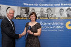 (C) fotodienst/Gudrun Krieger - Wien 24.04.2007  -  Jahrestreffen des ÖCI-Absolventenclubs: Überreichung des Diploms durch o. Univ.-Prof. Dr. Rolf Eschenbach 