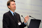 (C)fotodienst/Mag. Daniel Katzinger - Wien 18.10.2006,
13. Österreichischer NPO-Kongress
Kongress aus Bildung/Karriere und Produkte/Innovationen
Foto: Univ.-Prof. Dr. Nikolaus Franke