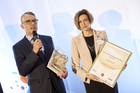 Der Austrian Compliance Award für herausragende Leistungen in der Unternehmenskultur wurde am 23. November in der burgenländischen Weinstadt Rust vergeben. Die begehrten Awards erhielten Verbund, Andritz, Telekom Austria und Erste Bank. Initiiert wurde der Preis vom Konferenzveranstalter Business Circle gemeinsam mit KMPG, BakerMcKenzie und LexisNexis. Im Bild: Verbund Siegerteam mit Karl Stadler, Compliance Management System of the Year.