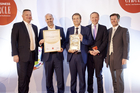 Der Austrian Compliance Award für herausragende Leistungen in der Unternehmenskultur wurde am 23. November in der burgenländischen Weinstadt Rust vergeben. Die begehrten Awards erhielten Verbund, Andritz, Telekom Austria und Erste Bank. Initiiert wurde der Preis vom Konferenzveranstalter Business Circle gemeinsam mit KMPG, BakerMcKenzie und LexisNexis. Siegerfoto mit dem Erste Bank Team, Best Compliance Management System of the Year in einer Bank.