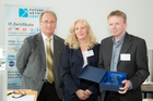  (c) fotodienst / Anna Rauchenberger - Wien, am 30.04.2015 - Future Network Cert Ehrung der Top Twenty Requirements Engineers und Software-Architekten aus 2014 durch Sonja Haberl, Geschäftsführerin Future Network Cert GmbH, Vorstand Future Network Cert (Mitte) und Peter Hruschka (links), Atlantic Systems Guild. FOTO: CPRE FL Preisträger 2014: Mertens Ingolf, Aventon.GmbH.: