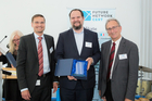  (c) www.fotodienst.at / Anna Rauchenberger – Wien, 30.05.2016 - Future Network Cert Ehrung der Top 20 Requirements Engineers und Top 20 Software Architekten. FOTO v.l.: Ehrung der Top  20 Requirements Engineers:  Bernd Obermayer, IBM, Alexander  Helm, Peter Hruschka, Atlantic Systems Guilt: