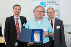  (c) www.fotodienst.at / Anna Rauchenberger – Wien, 30.05.2016 - Future Network Cert Ehrung der Top 20 Requirements Engineers und Top 20 Software Architekten. FOTO v.l.:  Bernd Obermayer, IBM, Walter Weibel, Peter Hruschka, Atlantic Systems Guilt: