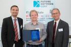  (c) www.fotodienst.at / Anna Rauchenberger – Wien, 30.05.2016 - Future Network Cert Ehrung der Top 20 Requirements Engineers und Top 20 Software Architekten. FOTO v.l.: Ehrung der Top  20 Software Architekten:  Bernd Obermayer, IBM, Peter Stolle, Peter Hruschka, Atlantic Systems Guilt: