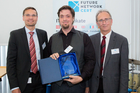  (c) www.fotodienst.at / Anna Rauchenberger – Wien, 30.05.2016 - Future Network Cert Ehrung der Top 20 Requirements Engineers und Top 20 Software Architekten. FOTO v.l.: Ehrung der Top  20 Software Architekten:  Bernd Obermayer, IBM, Eric Albrecht, Peter Hruschka, Atlantic Systems Guilt: