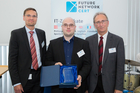  (c) www.fotodienst.at / Anna Rauchenberger – Wien, 30.05.2016 - Future Network Cert Ehrung der Top 20 Requirements Engineers und Top 20 Software Architekten. FOTO v.l.: Ehrung der Top  20 Software Architekten:  Bernd Obermayer, IBM, Torben Möller, 3. Platz, Peter Hruschka, Atlantic Systems Guilt: