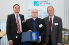  (c) www.fotodienst.at / Anna Rauchenberger – Wien, 30.05.2016 - Future Network Cert Ehrung der Top 20 Requirements Engineers und Top 20 Software Architekten. FOTO v.l.: Ehrung der Top  20 Software Architekten:  Bernd Obermayer, IBM, Torben Möller, 3. Platz, Peter Hruschka, Atlantic Systems Guilt: