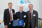  (c) www.fotodienst.at / Anna Rauchenberger – Wien, 30.05.2016 - Future Network Cert Ehrung der Top 20 Requirements Engineers und Top 20 Software Architekten. FOTO v.l.: Ehrung der Top  20 Software Architekten:  Bernd Obermayer, IBM, Torben Möller, 3. Platz, Peter Hruschka, Atlantic Systems Guilt: