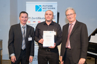  (c) www.fotodienst.at / Anna Rauchenberger – Wien, 27.11.2017 - Ehrung der Top Twenty Requirements Engineers und Software-Architekten aus 2016. FOTO Ehrung der Software Architekten, v.l.: Mag. Hans Müller, Präsident Future Network, Mehmet Yilmaz, CSS Versicherung, Hochdorf, Dr. Peter Hruschka, Atlantic Systems.Guild: