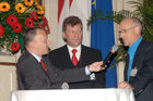 Der diesjährige Aufzugstag, veranstaltet von TÜV Österreich und Gemeinde Wien. Foto: v.li.na.re: Mag. Christian Bayr ( GF TÜV Austria Akademie); Ing.Anton Marshall (Geschäftsbereichsleiter TÜV Austria); Mag. Toni Innauer (Olympiasieger, Rennsportdirektor Sprunglauf & nordische Kombinationen)