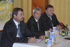 (c) fotodienst -  Eisenstadt, am 02.06.2010 - Pressefrühstück Burgenlandmilch, FOTO: v.li.: Ing. Werner Falb-Meixner (Landesrat, Burgenländische Landesregierung), Mag. Alfred Berger (NÖM), Ing. Leopold Gruber-Doberer (MGN Milchgenossenschaft Niederösterreich) 