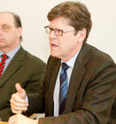  (c) fotodienst/Anna Rauchenberger - Wien, am 29.02.2012 - Einer der klassischen Nachteile der Computertomographie war die Strahlenbelastung für die PatientInnen. Das neue „Ultra-Niedrig-Dosis-CT“ heißt Discovery CT750HD. Durch ein neues Rechensystem wird erheblich bessere Bildqualität mit geringerem Bildrauschen bei gleichzeitig niedrigerer Strahlenbelastung für die PatientInnen geliefert. FOTO o.Univ-Prof. Dr. Werner Jaschke, Direktor d. Univ.-Klinik f. Radiologie, Innsbruck.: