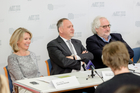 v.l.n.r.: Univ. Prof. Dr. Gabriela Kornek, Univ. Prof. Dr. Christoph Zielinski, Univ. Prof. Dr. Hubert Pehamberger