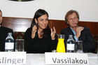 Pressekonferenz zu ;Wien, Weltstadt des Passivhauses;, 10.11.2011 im Kaffee Landtmann. mit DI Johannes KISLINGER (Obmann der IG Passivhaus Ost), Vizebürgermeisterin Mag.a Maria VASSILAKOU (Stadträtin für Stadtentwicklung, .   Verkehr, Klimaschutz, Energieplanung und BürgerInnenbeteiligung), Mag. Günther JEDLICZKA (Geschäftsführer der OeAD Wohnraumverwaltungs GmbH), DI Günther STÖLLBERGER (techn. Geschäftsführer der ARWAG Bauträger GmbH), DI Michael PECH (Vorstandsdirektor Österreichisches Siedlungswerk Gemeinnützige Wohnungsaktiengesellschaft ÖSW) (c) Julia Fuchs.