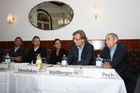 Pressekonferenz zu ;Wien, Weltstadt des Passivhauses;, 10.11.2011 im Kaffee Landtmann. mit DI Johannes KISLINGER (Obmann der IG Passivhaus Ost), Vizebürgermeisterin Mag.a Maria VASSILAKOU (Stadträtin für Stadtentwicklung, .   Verkehr, Klimaschutz, Energieplanung und BürgerInnenbeteiligung), Mag. Günther JEDLICZKA (Geschäftsführer der OeAD Wohnraumverwaltungs GmbH), DI Günther STÖLLBERGER (techn. Geschäftsführer der ARWAG Bauträger GmbH), DI Michael PECH (Vorstandsdirektor Österreichisches Siedlungswerk Gemeinnützige Wohnungsaktiengesellschaft ÖSW) (c) Julia Fuchs.