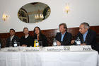 Pressekonferenz zu ;Wien, Weltstadt des Passivhauses;, 10.11.2011 im Kaffee Landtmann. mit DI Johannes KISLINGER (Obmann der IG Passivhaus Ost), Vizebürgermeisterin Mag.a Maria VASSILAKOU (Stadträtin für Stadtentwicklung, .   Verkehr, Klimaschutz, Energieplanung und BürgerInnenbeteiligung), Mag. Günther JEDLICZKA (Geschäftsführer der OeAD Wohnraumverwaltungs GmbH), DI Günther STÖLLBERGER (techn. Geschäftsführer der ARWAG Bauträger GmbH), DI Michael PECH (Vorstandsdirektor Österreichisches Siedlungswerk Gemeinnützige Wohnungsaktiengesellschaft ÖSW) (c) Julia Fuchs.