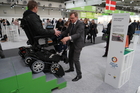 Deutschlandprämiere des SUV e-Rollstuhls 
