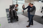 Deutschlandprämiere des SUV e-Rollstuhls 