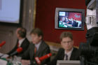 (C) fotodienst/Anna Rauchenberger - Wien 09.03.2006 - Der Trend zum Leasen ist beim Auto weiterhin stark steigend. Die Porsche Bank ist klarer Marktführer in Österreich und baut diese Position auch in  Südosteuropa aus. FOTO v.l.: Dr. Hans Peter Schützinger (GF der Porsche Holding GmbH ), Mag. Hannes Maurer (Vorstand Porsche Bank AG), Mag. Rainer Schroll (Finanzvorstand der Porsche Bank AG ).