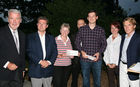 © Fotodienst/ Oskar Goldberger - COMNET Computer-Netzwerke Ges.m.b.H.: Preisverleihung der COMNET Golf-Challenge - v.l. Mag. Klaus Schneeberger( Präsident von Golf-Club Föhrenwald), v.l. Andreas Begler (Geschäftsführer/CEO COMNET) und Gewinneri


