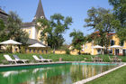 Schloss Mühldorf, Feldkirchen/ Donau - 2006-05-12- freiraum* Gartenarchitektur präsentiert das neue Putting Green für den eigenen Garten: 'Schwimmteich geplant und gebaut von freiraum* Gartenarchitektur'  - Foto: www.iManufaktur.at