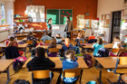 (c) fotodienst.at / Anna Rauchenberger – Wien, 15.02.2021 -  Die Volksschule Hainfeld in Niederösterreich ist Schauplatz einer dreiwöchigen Luftfilterstudie des Instituts für Innenraumanalytik mit Filterhersteller Dexwet. Im Bild: Die VS-Klasse 1a.