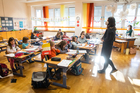 (c) fotodienst.at / Anna Rauchenberger – Wien, 15.02.2021 -  Die Volksschule Hainfeld in Niederösterreich ist Schauplatz einer dreiwöchigen Luftfilterstudie des Instituts für Innenraumanalytik mit Filterhersteller Dexwet. Im Bild: Schüler der VS-Klasse 1a.