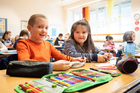 (c) fotodienst.at / Anna Rauchenberger – Wien, 15.02.2021 -  Die Volksschule Hainfeld in Niederösterreich ist Schauplatz einer dreiwöchigen Luftfilterstudie des Instituts für Innenraumanalytik mit Filterhersteller Dexwet. Im Bild: Schüler der VS-Klasse 1a.