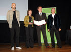 (C) Fotodienst/Anna Rauchenberger - 25.9.2007 - Wien - Heute wurde im Wiener Konzerthaus der Multimedia & Business Staatspreis verliehen. FOTO:  Preisträger der Kategorie e-Government und öffentliche Informationsdienste mit dem Projekt 'Website der Komminssion für Provenienzforschung, Raum:3 neuekommunikation' und Heidrun Silhavy (Staatssekretärin Bundeskanzleramt).