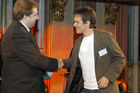 (C)fotodienst/Mag. Daniel Katzinger - Wien 25.11.2006 ICNM-EUROPRIX Top Talent Gala 2006 - Preisverleihung der einzelnen Kategorien, des Sonderpreises und des Gesamtsiegers.Foto v.l.:  Dr. Peter Takacs (Geschäftsführer austria wirtschaftsservice), Martin Frey ( Preis für 
