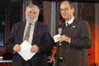 (C)fotodienst/Mag. Daniel Katzinger - Wien 25.11.2006 ICNM-EUROPRIX Top Talent Gala 2006 - Preisverleihung der einzelnen Kategorien, des Sonderpreises und des Gesamtsiegers.Foto v.l.: Franz Fischler (EU-Kommissar),  Dr. Peter A. Bruck (Kopf von EUROPRIX)