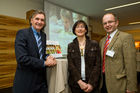 Mediziner erarbeiten aktuelle Richtlinien zur richtigen Kinderernaehrung, Tagung im Castellani Parkhotel Salzburg; 2008-02-27. (C) fotodienst/Chris Hofer; Bild zeigt: v.l. Primar Univ.Prov. Dr. Karl Zwieauer, Dipl.oec.troph. Britta Macho, Prim. Dr. Meinrad Lindschinger