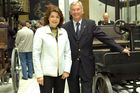 Bundespräsident Dr.Heinz Fischer ehrt die Mitwirkenden am originalgetreuen Nachbau des ältesten fahrbereiten Automobils der Welt. Foto: v.li.:  Dr. Gabriele Zuna-Kratky (Direktorin des Technischen Museum Wien), KR Dkfm.Werner Kraus (Präsident ÖAMTC)                         
