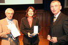 IGM-Preis Verleihung an die Direktorin des Technischen Museums Wien -  v.l. Helmut Zwickl,  Dr. Gabriele Zuna-Kratky, Leo Musil (CR Freie Fahrt)
