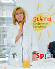 (C)fotodienst/Anna Rauchenberger Wien, 09.12.2010  - Spannungsfeld Kinderkrebs: Politisches Handeln in Österreich ist gefordert. ‚Was gilt der Prophet im eigenen Land’, fragen St. Anna Ärzte und Forscher. FOTO: OA Univ.-Doz. Dr. Ruth Ladenstein, MBA, cPM, Leitende Oberärztin am St. Anna Kinderspital, Präsidentin von SIOPE (Internationale Gesellschaft für pädiatrische Onkologie in Europa) und Leiterin des Koordinationszentrums für Klinische Studien und Statistik der St. Anna Kinderkrebsforschung