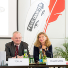  (c) fotodienst / Anna Rauchenberger - Wien, am 28.10.2014 -  Pressegespräch Anlässlich des Weltdiabetestages am 14. November startet die Österreichische Diabetes Gesellschaft (ÖDG) eine Awareness-Kampagne, da die Gesundheitsausgaben mit der Zunahme an Diabetes rasant steigen. FOTO v.l.: Uni.-Prof. Dr. Hermann Toplak, Medizinische Universität Graz, Universitätsklinik für Innere Medizin, Ambulanz für Lipidstoffwechsel, Stellvertretender Vorsitzender der ÖDG, OÄ Dr. Claudia Francesconi, Diabetes- und Stoffwechselambulanz, Gesundheitszentrum Wien-Mitte der WGKK, erster Sekretär der ÖDG: