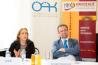  (c) fotodienst / Anna Rauchenberger - Wien, am 08.04.2015 - Pressegespräch 10 Jahre Aufklärung zu Hepatitis A und B: Evaluierung und Ausblick. FOTO: Univ.-Prof. Dr. Ursula Kunze, Zentrum für Public Health, Institut für Sozialmedizin der Medizinischen Universität Wien,  MR Dr. Rudolf Schmitzberger, Impfreferent der Österreichischen Ärztekammer (ÖÄK):