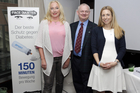 Frauen sind aber auch eine starke Macht, wenn es darum geht, die Gesellschaft auf Diabetes aufmerksam zu machen und zu aktivieren. Im Bild v.l.n.r.: Univ. Prof.in Dr.in Alexandra Kautzky-Willer, Univ.-Prof. Dr. Hermann Toplak und Priv. Doz.in Dr.in Yvonne Winhofer-Stöckl
