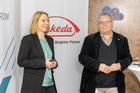 Nachhaltigere Arzneimittelproduktion bei Takeda durch innovatives Hochtemperatur-Wärmepumpensystem. Im Bild: DI Dr. Veronika Wilk, AHEAD-Projektleiterin (AIT) und DI MMst. Harald Erös, AHEAD-Projektleiter (Takeda)