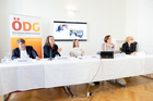  (c) fotodienst / Anna Rauchenberger - Wien, am 04.06.2024 - Pressegespräch von der Österreichischen Diabetes Gesellschaft (ÖDG) Diabetes bei Kindern und Jugendlichen - Versorgung mit knappen Ressourcen. FOTO v.l.: Prim. Univ.-Prof. Dr. Peter Fasching, MBA, Präsident der ÖDG, Klinik Ottakring, Ao.Univ.Prof. Dr. Birgit Rami-Merhar, MBA, Medizinische Universität Wien, Elisabeth Renner, Obfrau MOKI Steiermark, Leitung DiAB KIDS Diabetes Assistenz und Beratung, Diabetesberaterin, Priv.-Doz. Dr. Elke Fröhlich-Reiterer, Medizinische Universität Graz, Priv.-Doz. Dr. Gersina Rega-Kaun, Erste Sekretärin der ÖDG, Klinik Ottakring: