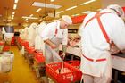 (C) Fotodienst/Anna Rauchenberger - Wien 11.09.2007 - GENUSS REGION ÖSTERREICH: Genuss Profi Tullnerfelder Schwein. FOTO: Mag. Rudolf Berger, Geschäftsführer Berger Fleischwaren führt Norbert Payr, Chef und Koch im 