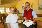 Koch Mario Moises und sein Chef und Genuss Profi Fritz Maislinger, der in der Region bekannte Gastagwirt
© fotodienst.at/Chris Hofer