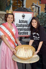 (C)fotodienst/Mag. Daniel Katzinger - Wien 05.04.2007Genuss Profi MarchfelderspargelFoto v.l.: Karina Kaiser (Spargelkönigin 2007), Caroline Grossmann (Ex-Spargelkönigin 2006)