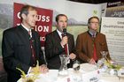 Genussregionen Österreich im Rahmen der Klagenfurter Herbstmesse, Allianz für starke Regionen mit u. a. BM Josef Pröll - Landwirtschaftsminister, LR Josef Martinz - Agrarlandesrat Kärnten, Mag. Volker Hornsteiner - Vorstandssprecher BILLA AG, Johann Verhounig - Steyer Traktorenvl: Martinz, Pröll, Wutscher LWK